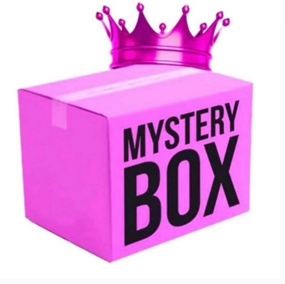 5 Pound Not So Mystery Box ~ 7 All Torrid Items ~ Size 3 - Picture 1 of 8